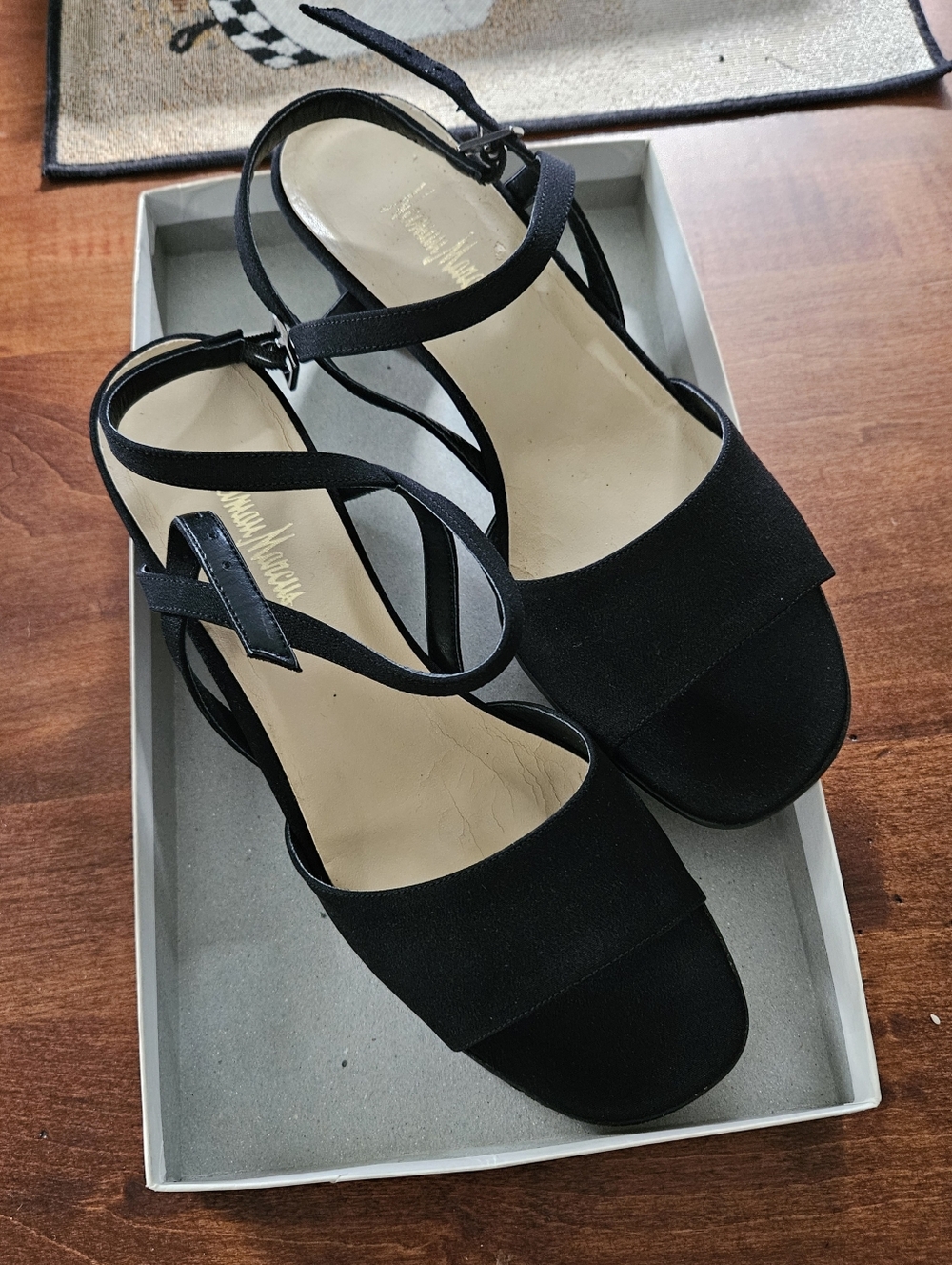 Nieman Marcus Made In Italy Black Suede Sandals Kitten Type Heel 7.5 B